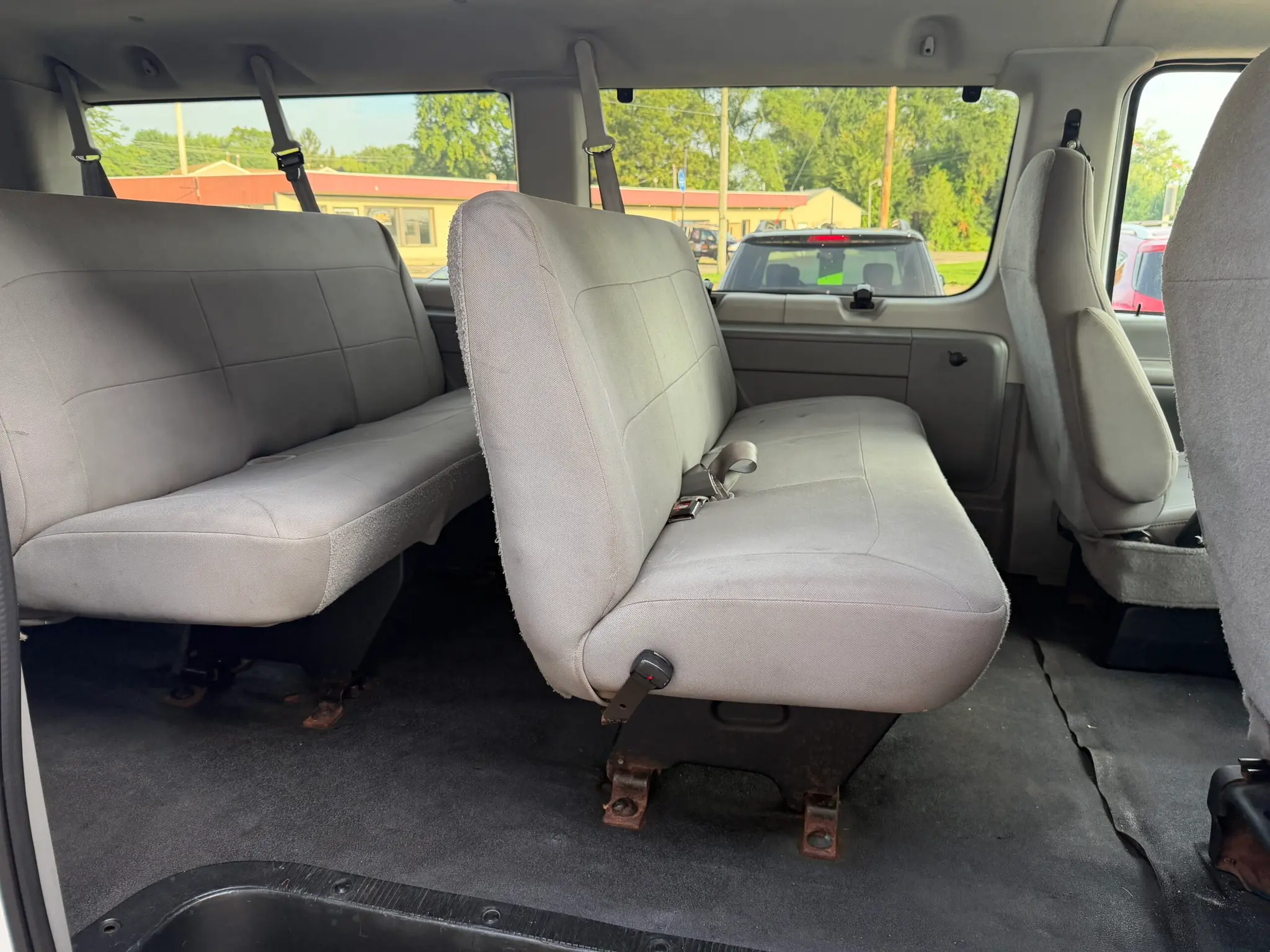 2006 Ford E-Series XL E-350 Super Duty Extended photo 3