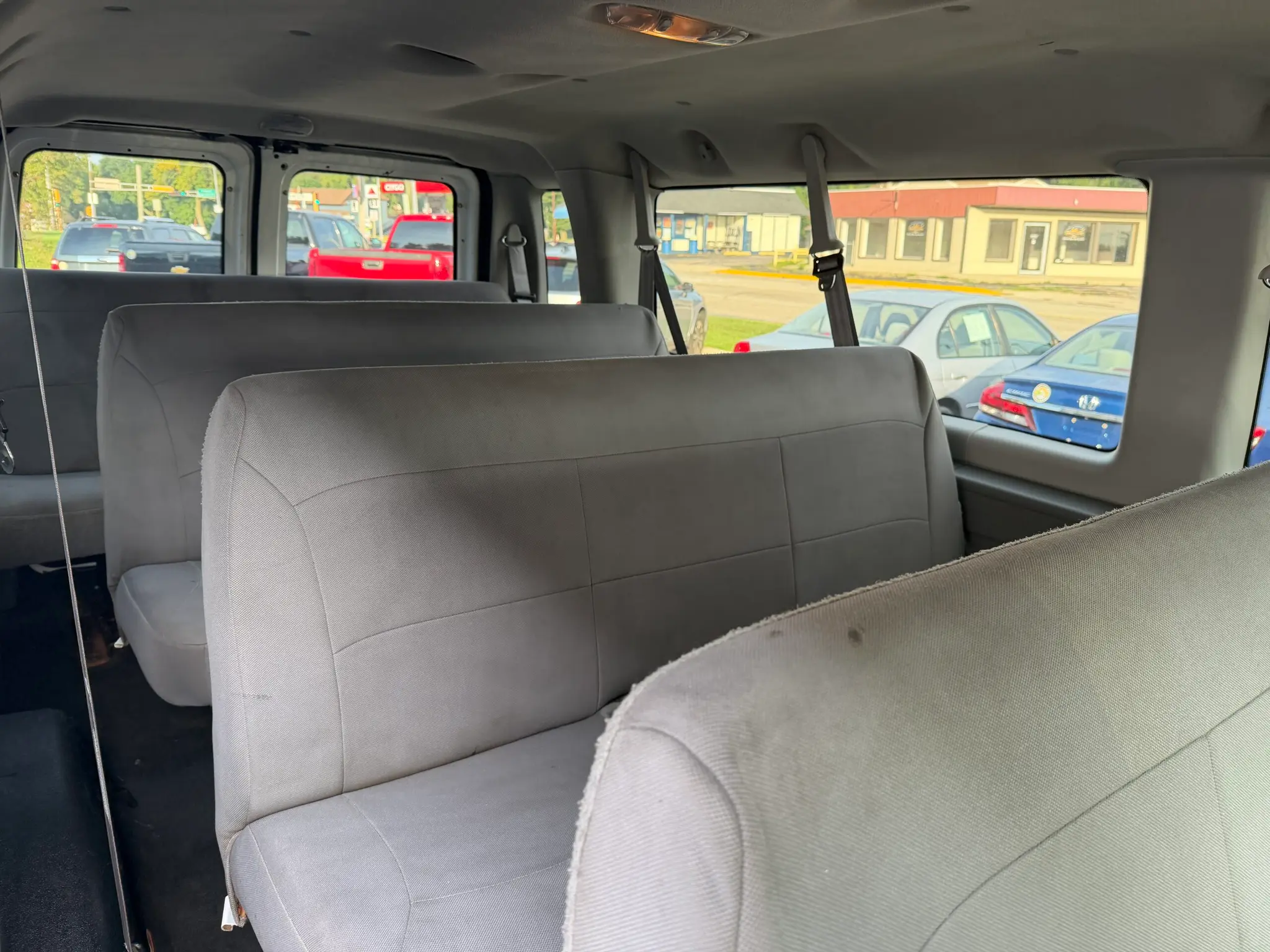 2006 Ford E-Series XL E-350 Super Duty Extended photo 4