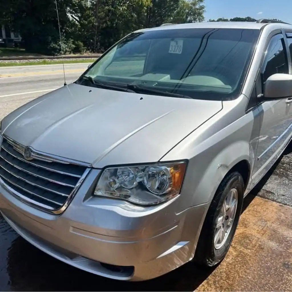 2010 Chrysler Town & Country Touring's photo