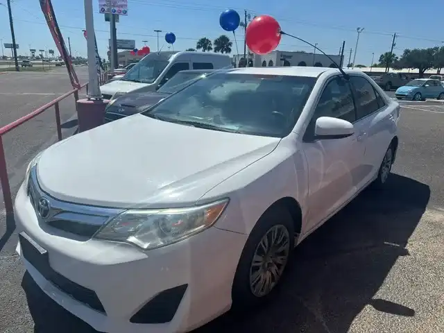 2014 Toyota Camry 2.5 Auto LE's photo