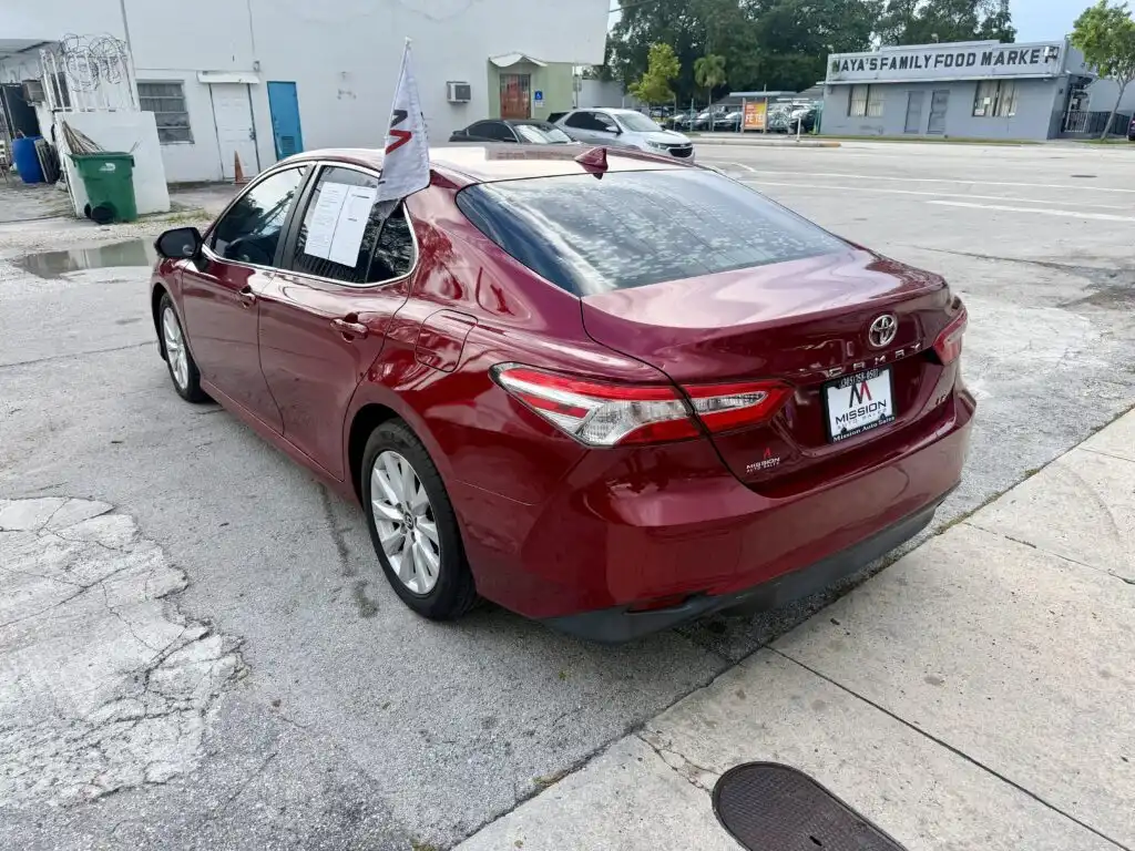 2020 Toyota Camry 2.5 Auto LE's photo