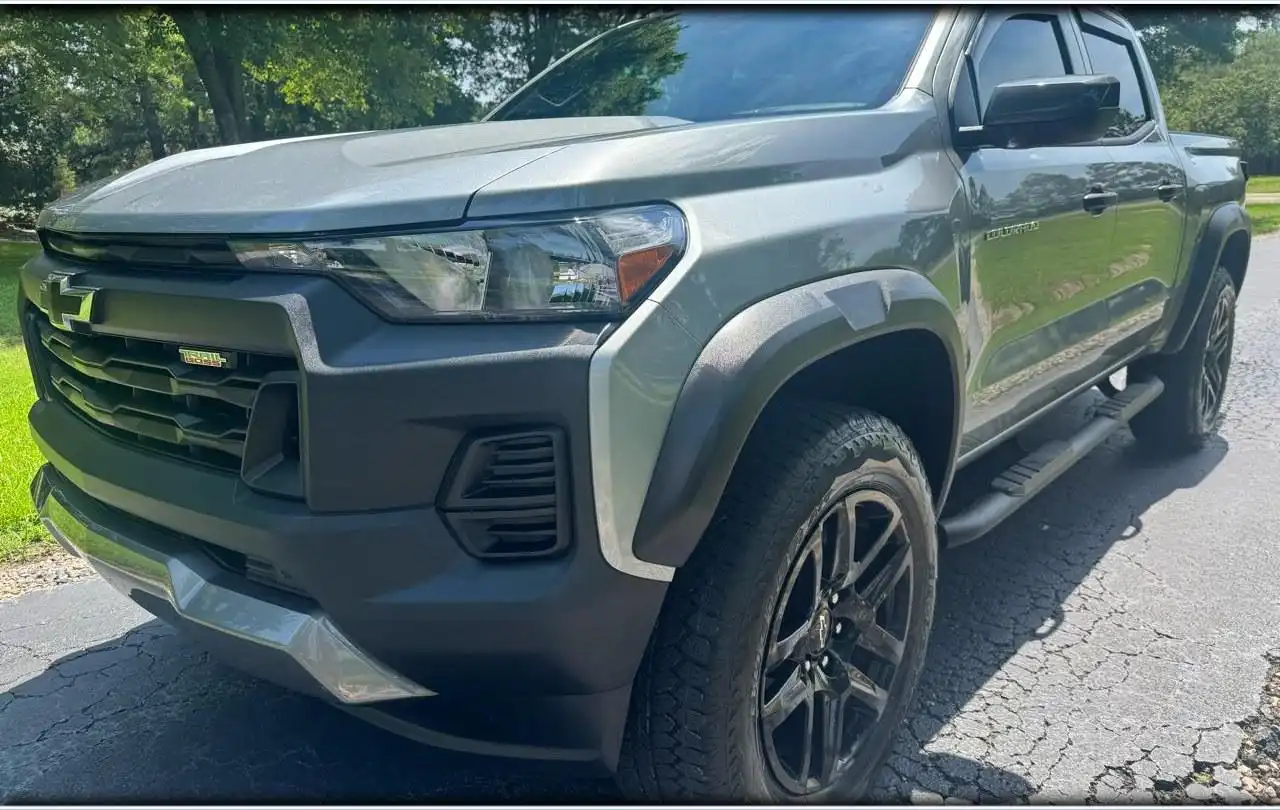 2025 Chevrolet Colorado 4WD Trail Boss Crew Cab Short Box's photo