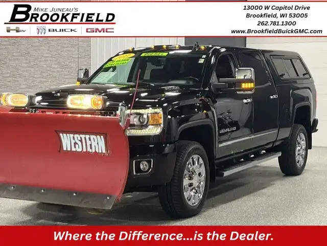 2017 GMC Sierra 4WD Crew Cab Standard Box Denali's photo