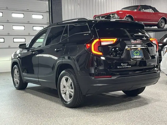 2023 GMC Terrain SLE AWD photo 3
