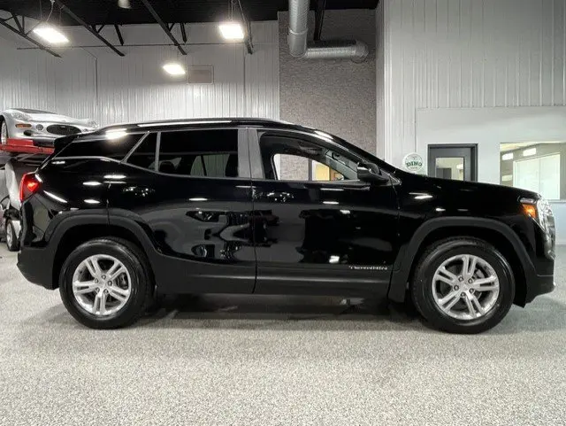 2023 GMC Terrain SLE AWD photo 4