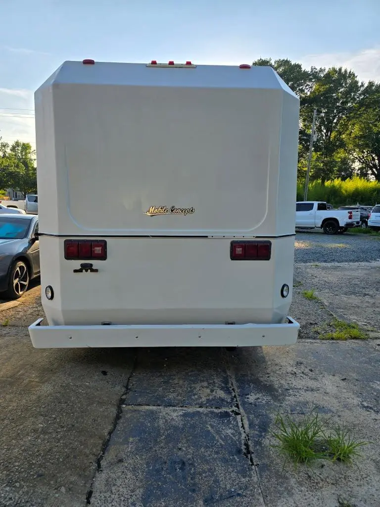 2001 Ford E-Series undefined photo 5