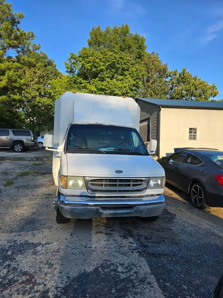 2001 Ford E-Series's photo