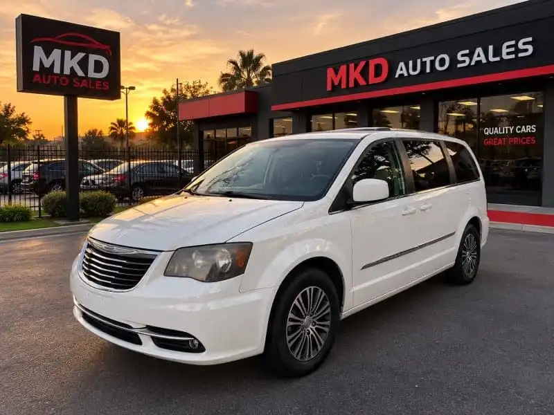 2014 Chrysler Town & Country S's photo