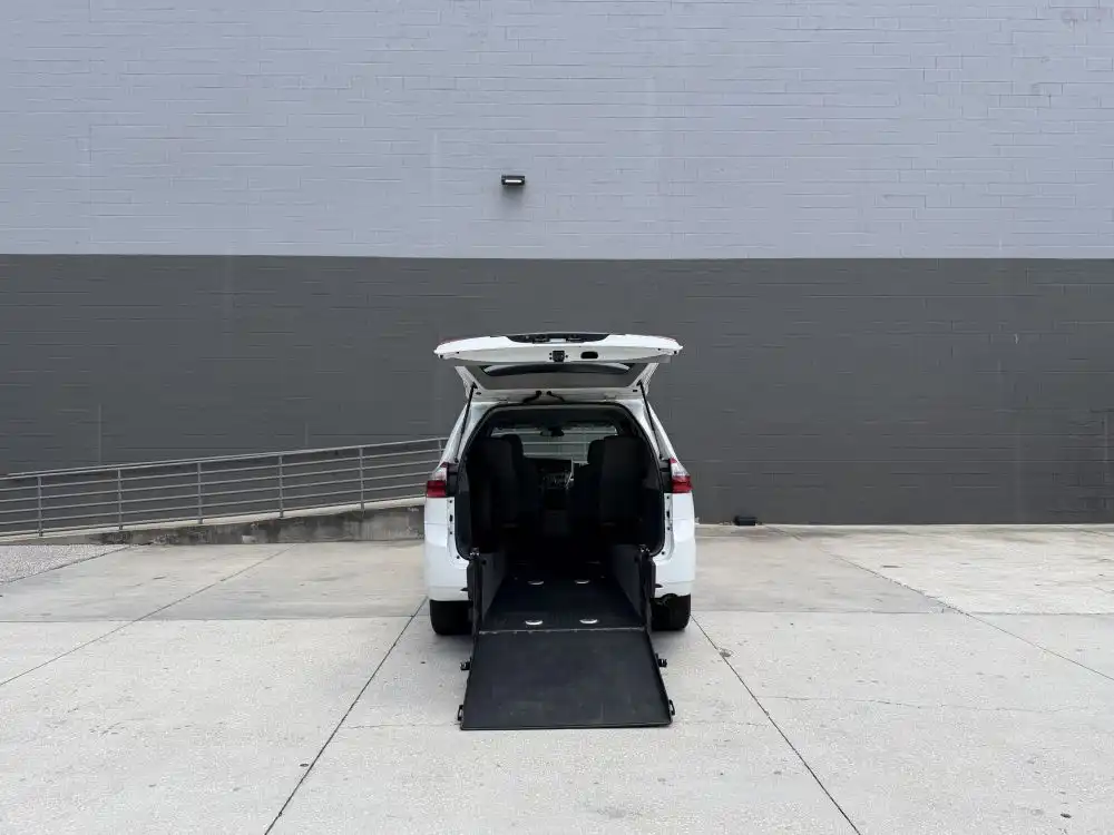 2020 Toyota Sienna L V6 7-Passenger FWD's photo