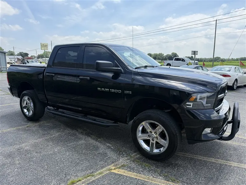 2012 RAM 1500 Express 4x4 Crew Cab photo 3