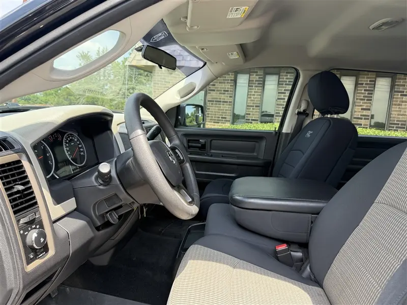 2012 RAM 1500 Express 4x4 Crew Cab photo 5