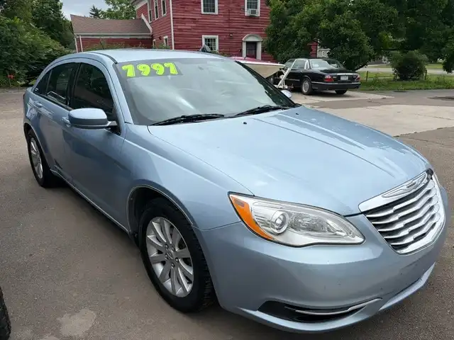 2013 Chrysler 200 Touring's photo