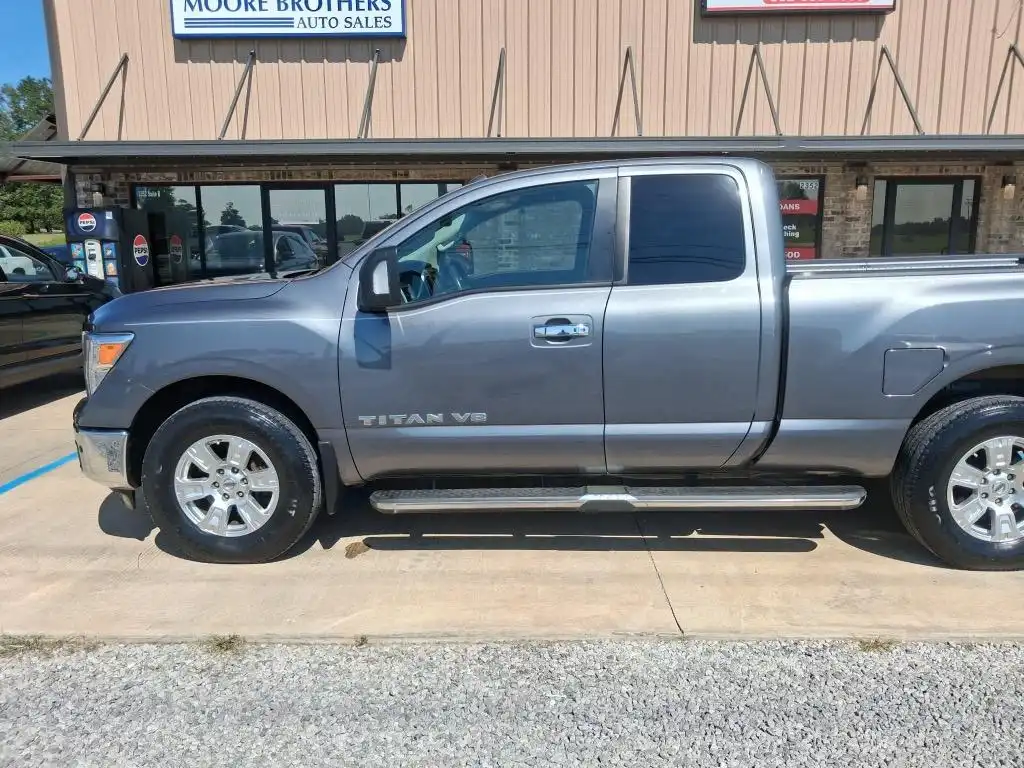 2018 Nissan Titan SV 4WD King Cab's photo