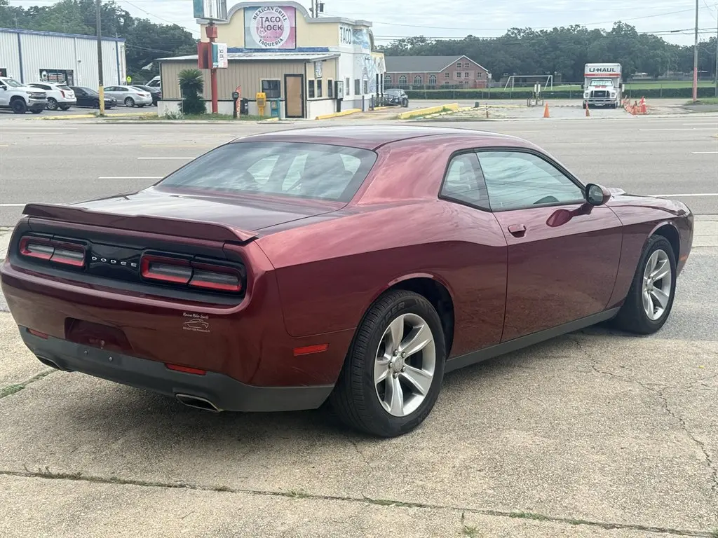 2017 Dodge Challenger SXT photo 5