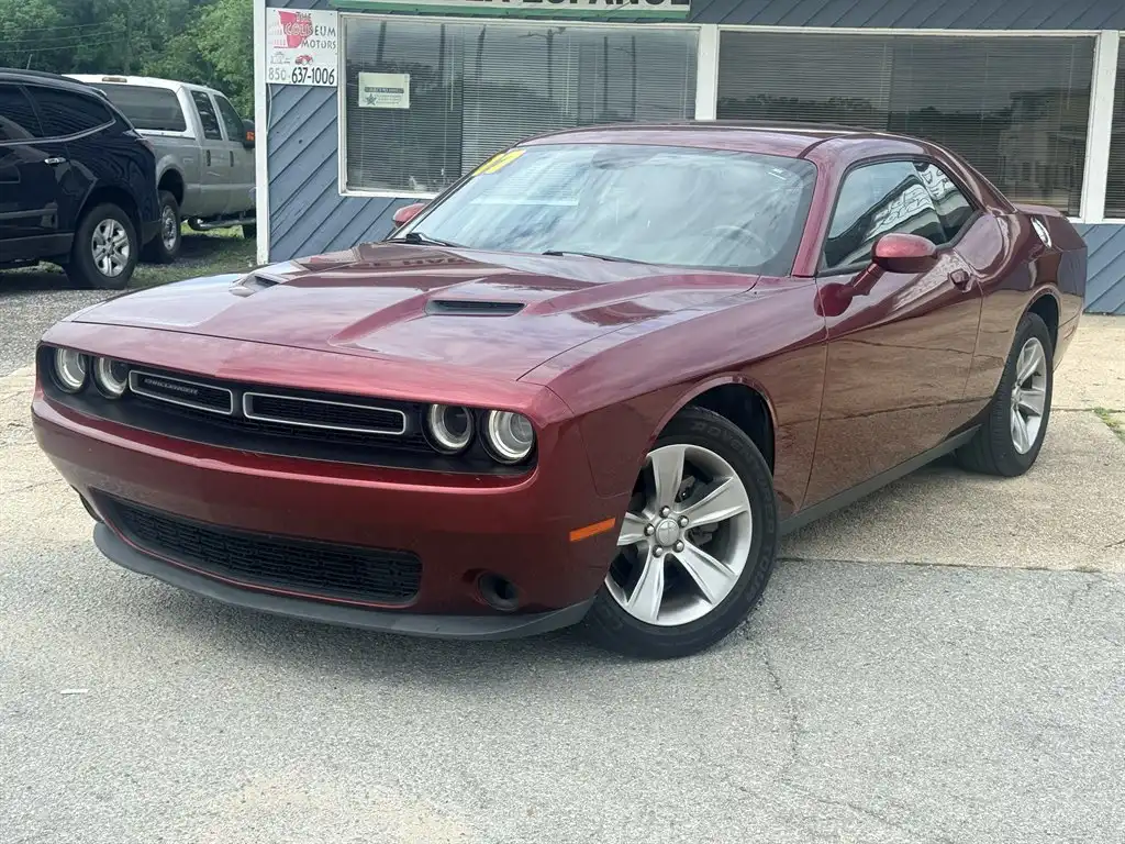 2017 Dodge Challenger SXT's photo