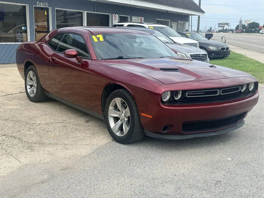 2017 Dodge Challenger SXT photo 3
