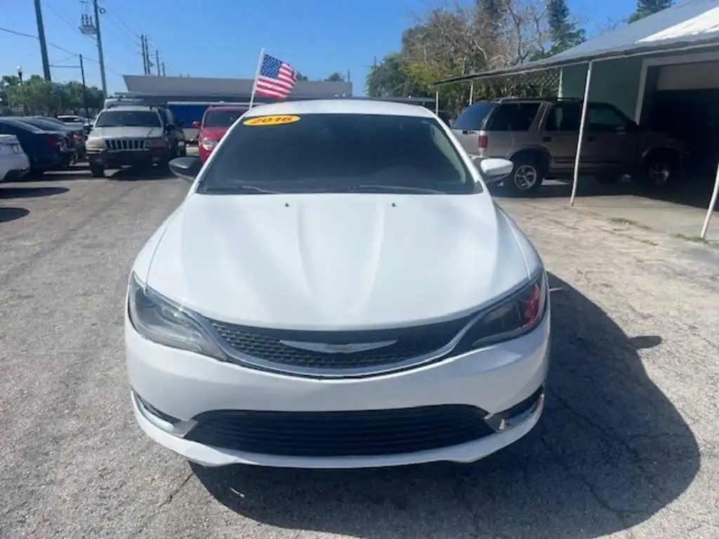 2016 Chrysler 200 Limited's photo