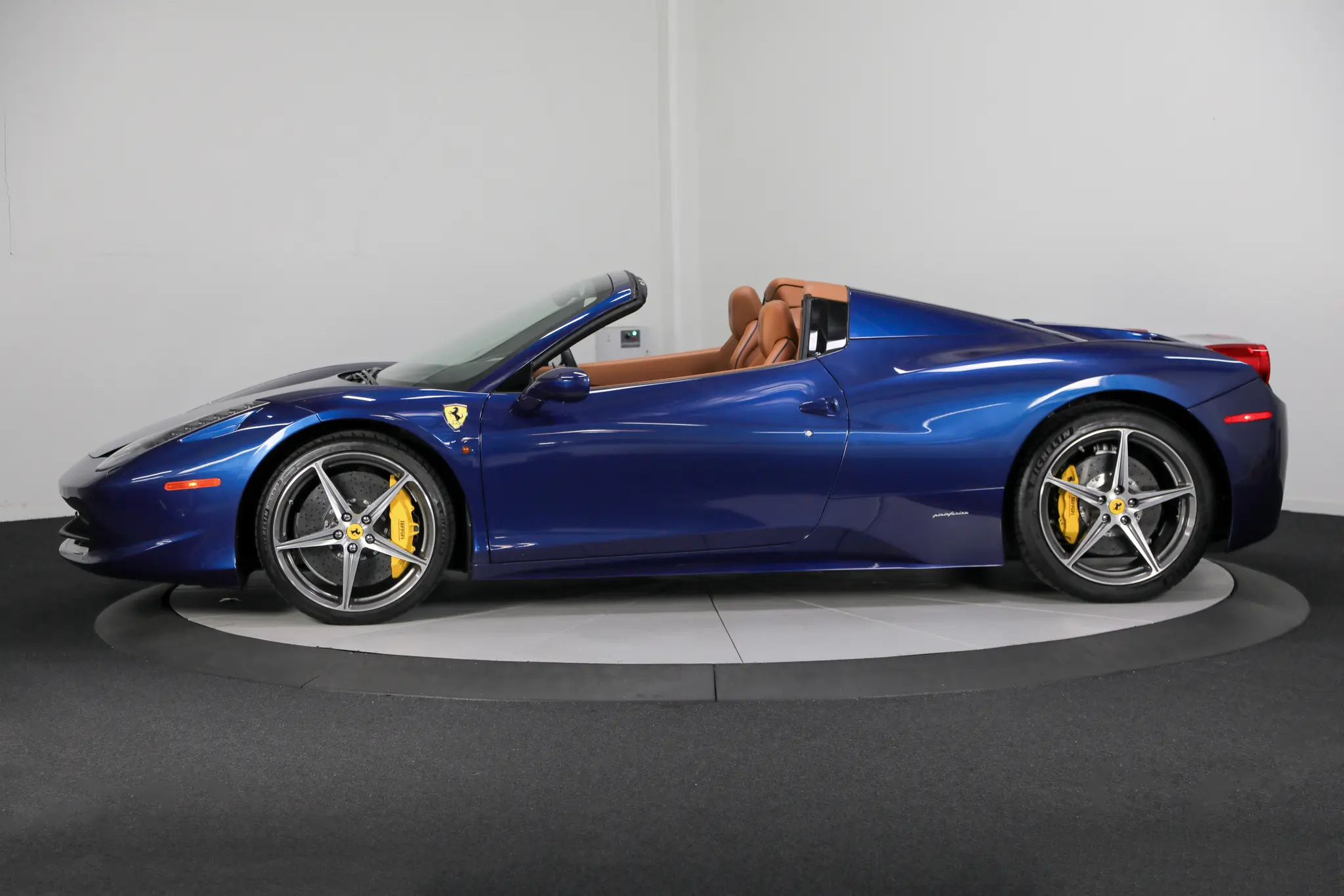 2015 Ferrari 458 Base photo 5