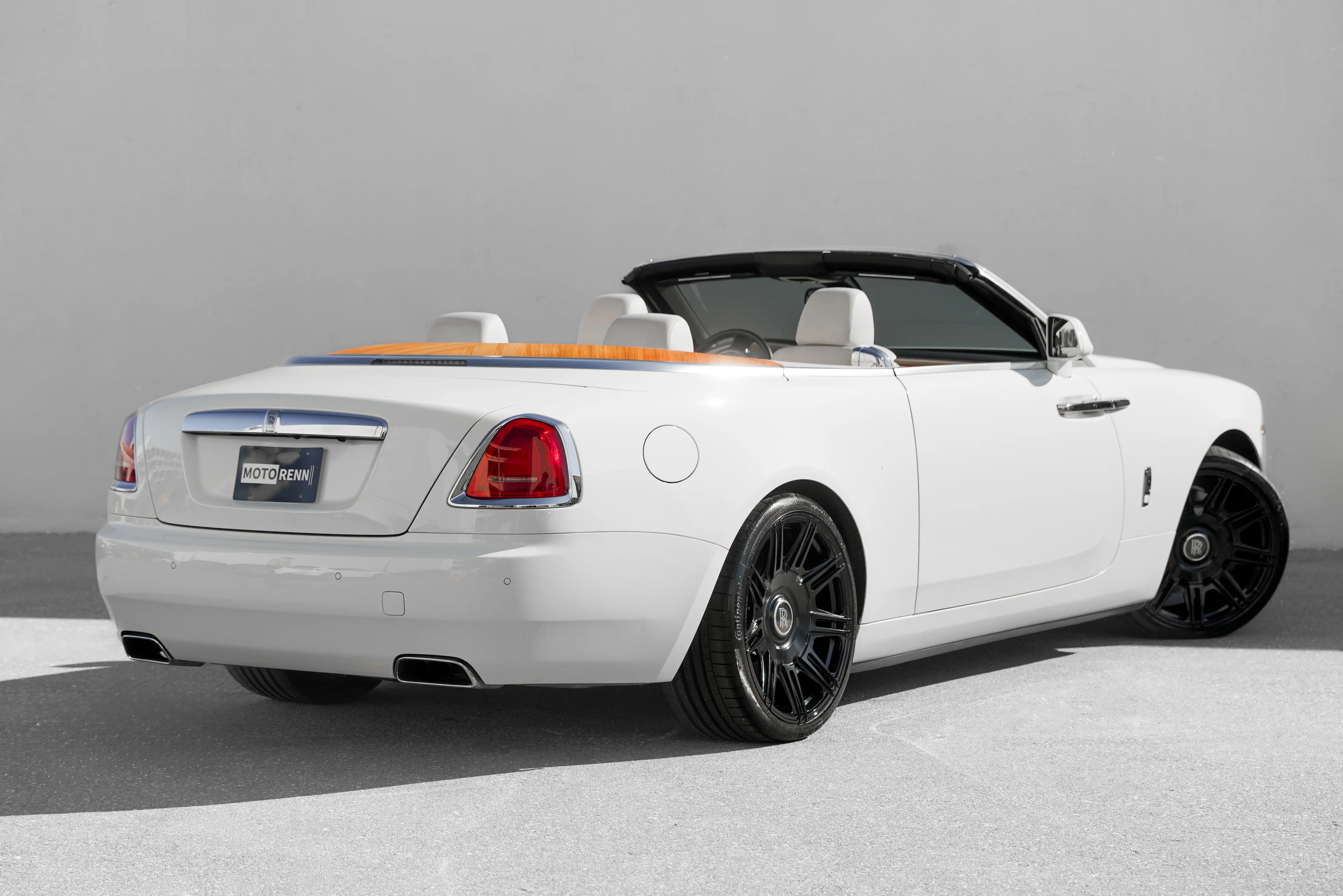 2017 Rolls-Royce Dawn Base photo 3