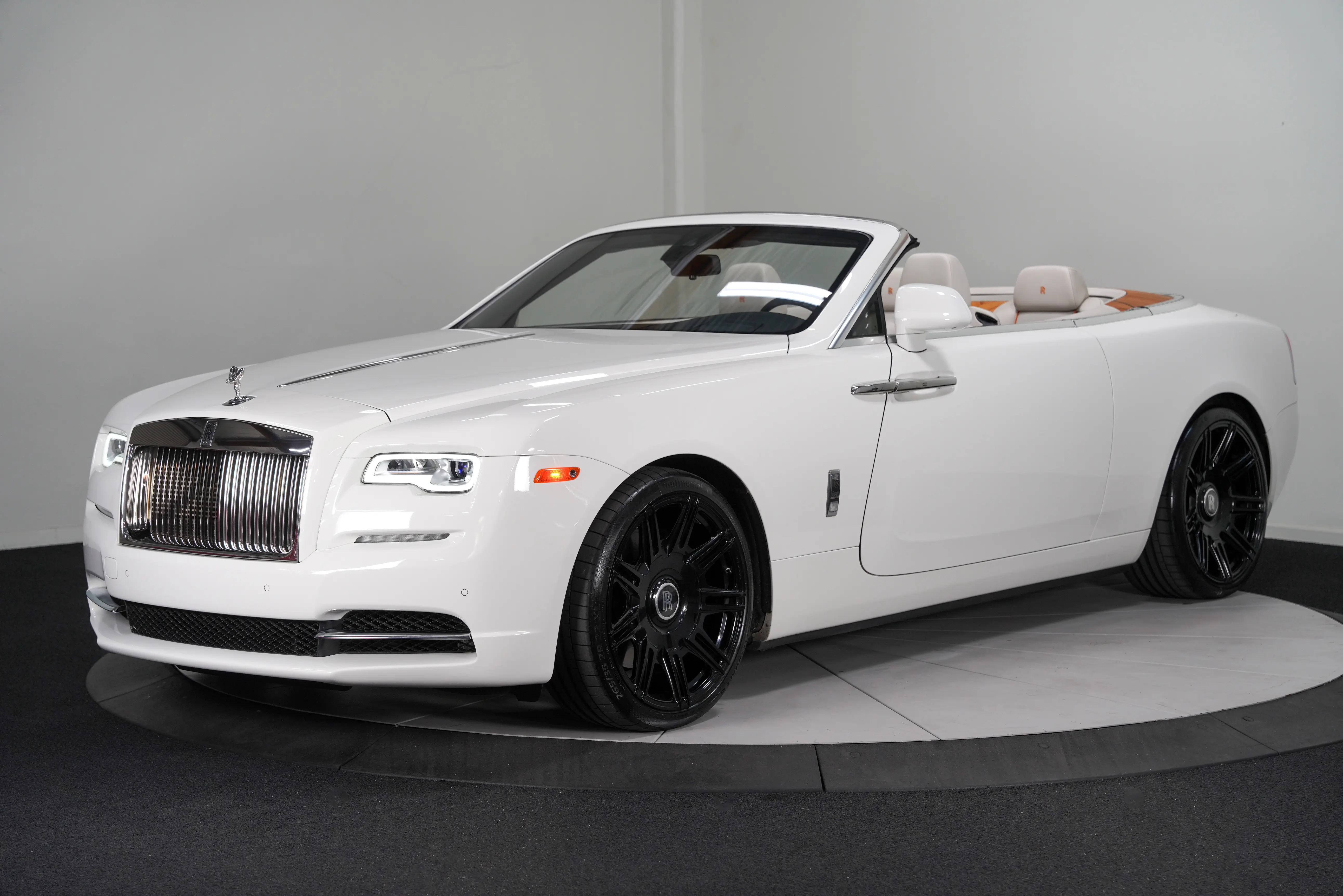 2017 Rolls-Royce Dawn Base photo 4