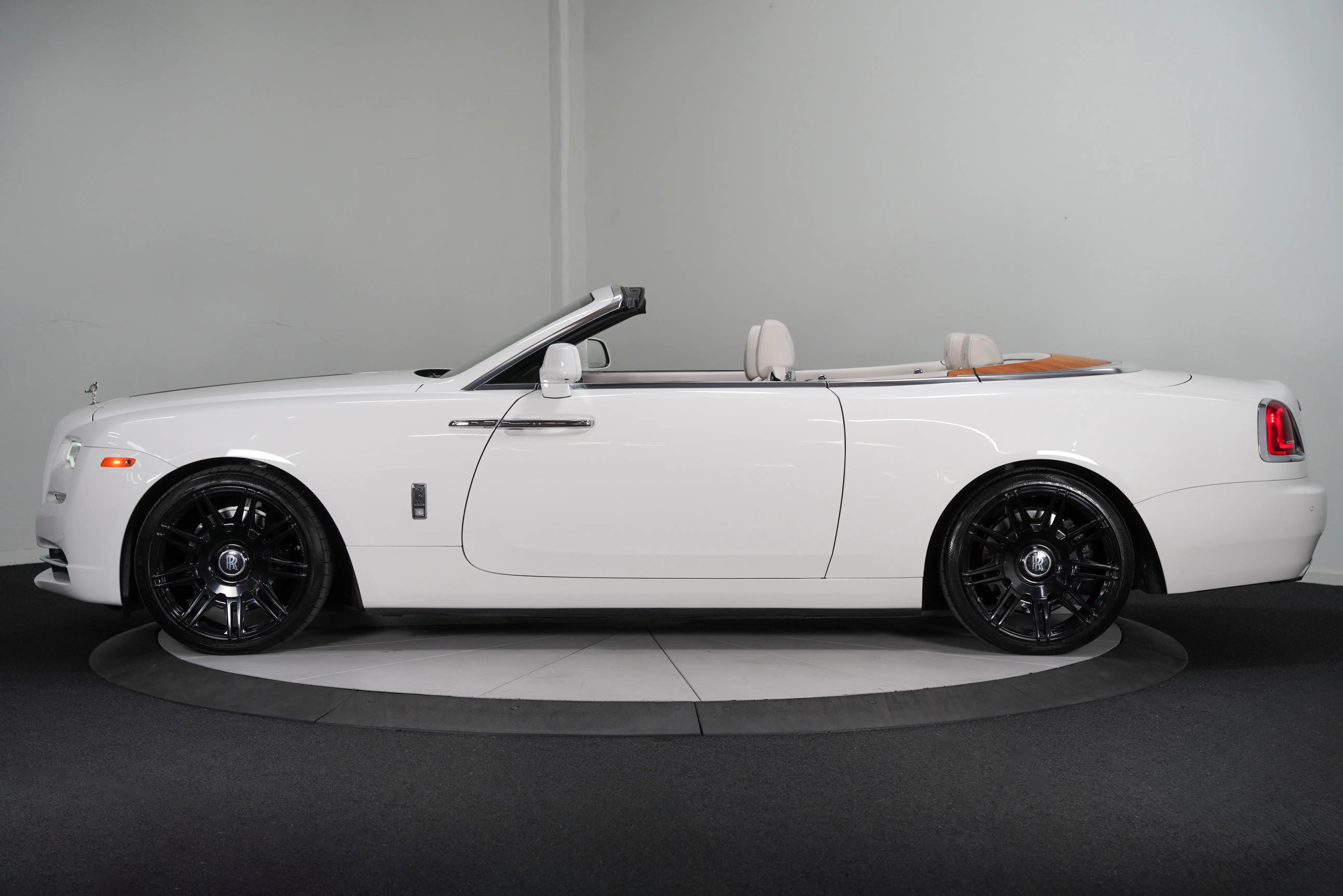 2017 Rolls-Royce Dawn Base photo 5