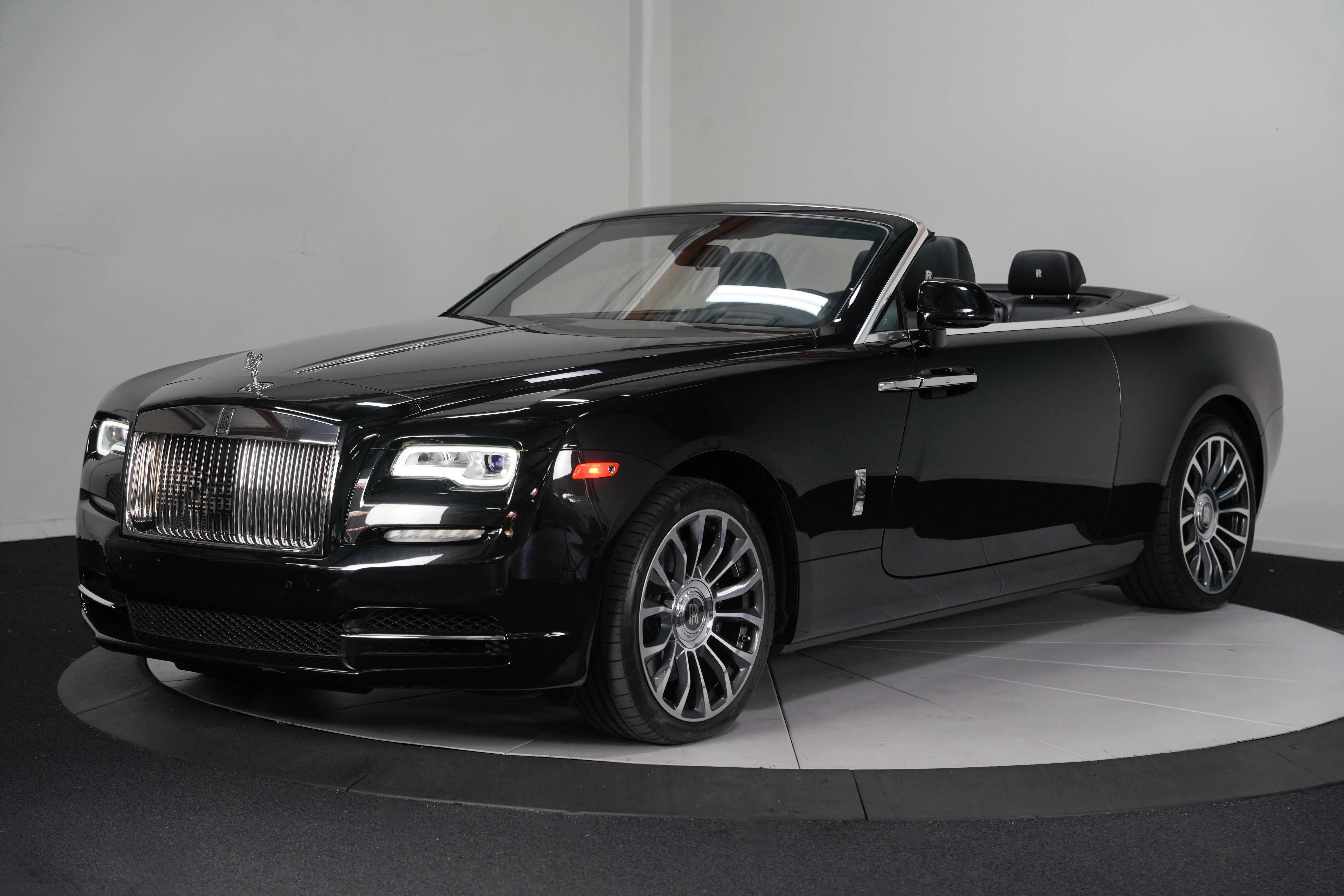 2019 Rolls-Royce Dawn Base photo 4