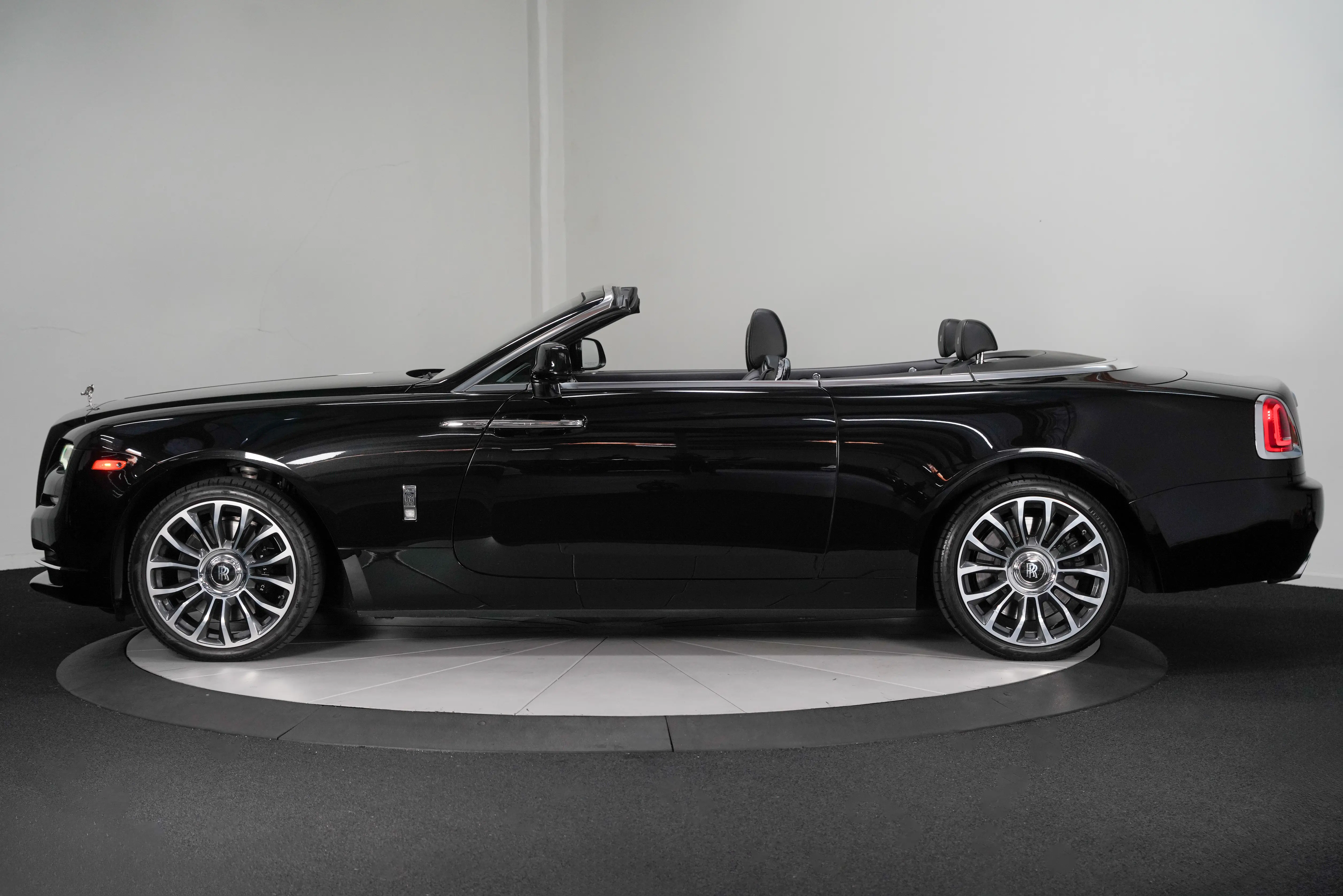 2019 Rolls-Royce Dawn Base photo 5