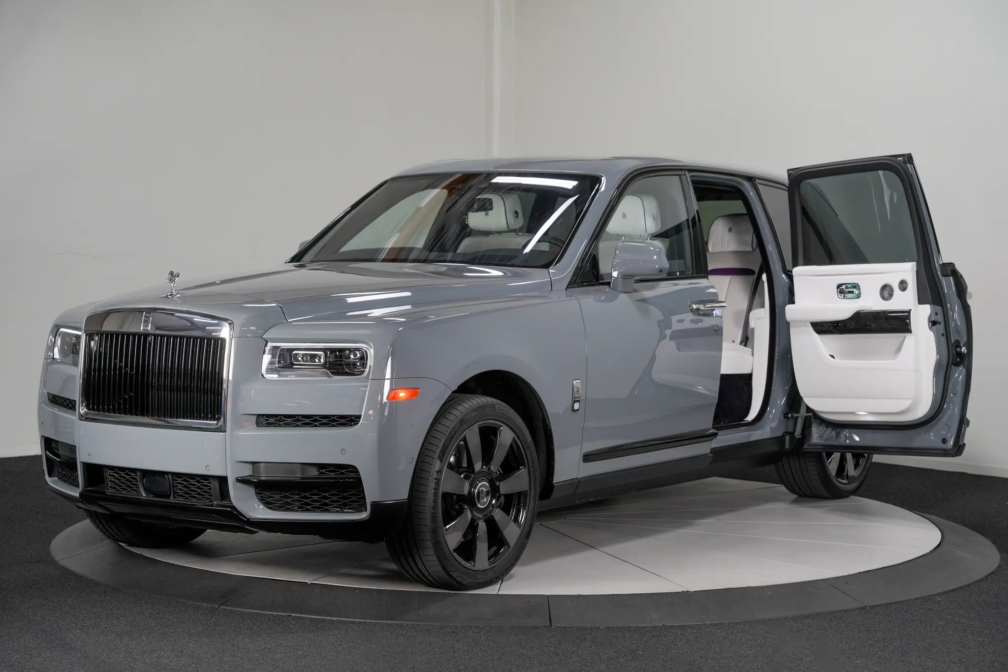 2022 Rolls-Royce Cullinan Base photo 3
