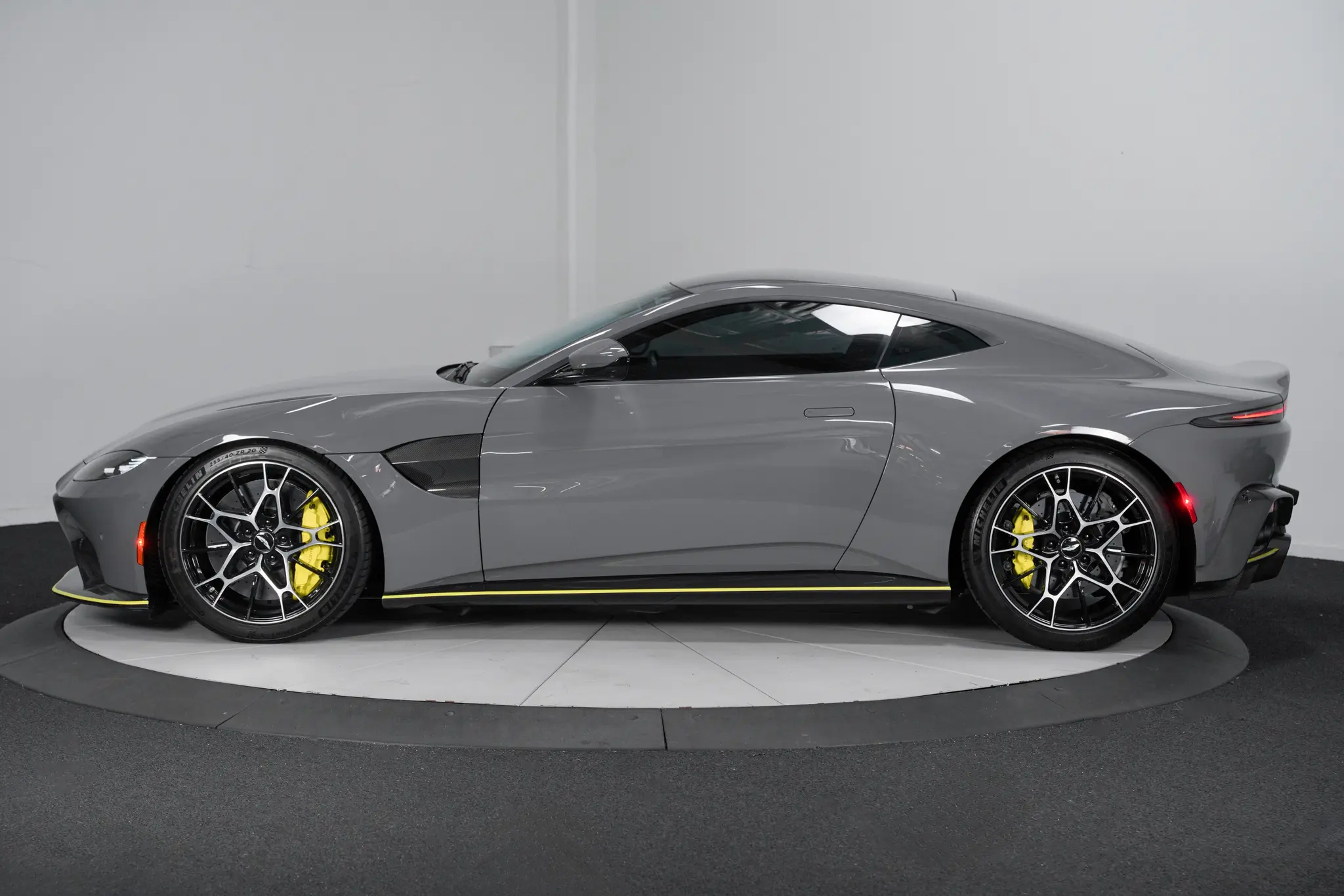 2020 Aston Martin Vantage 4.0 V8 AMR photo 5