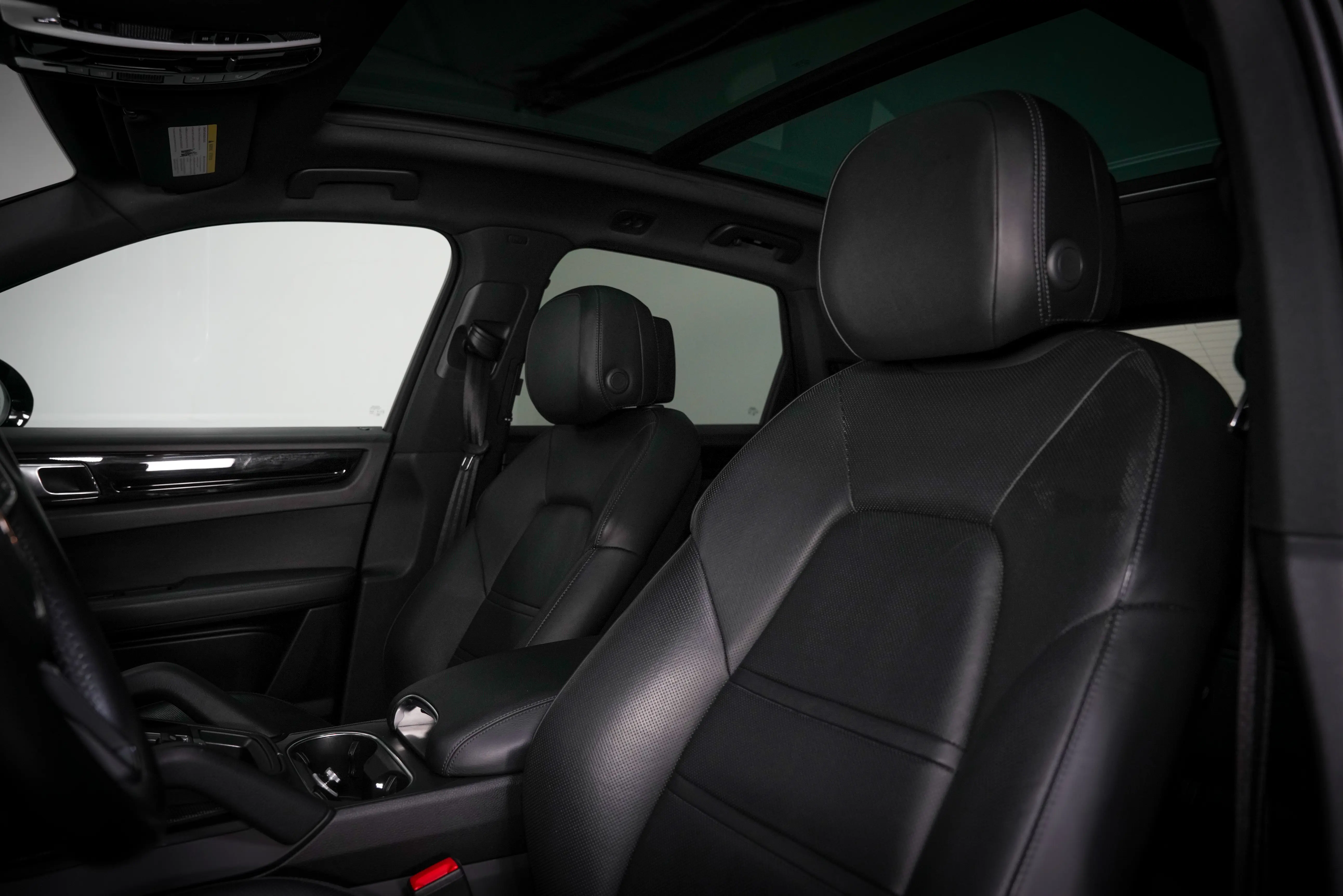 2021 Porsche Cayenne Base photo 3