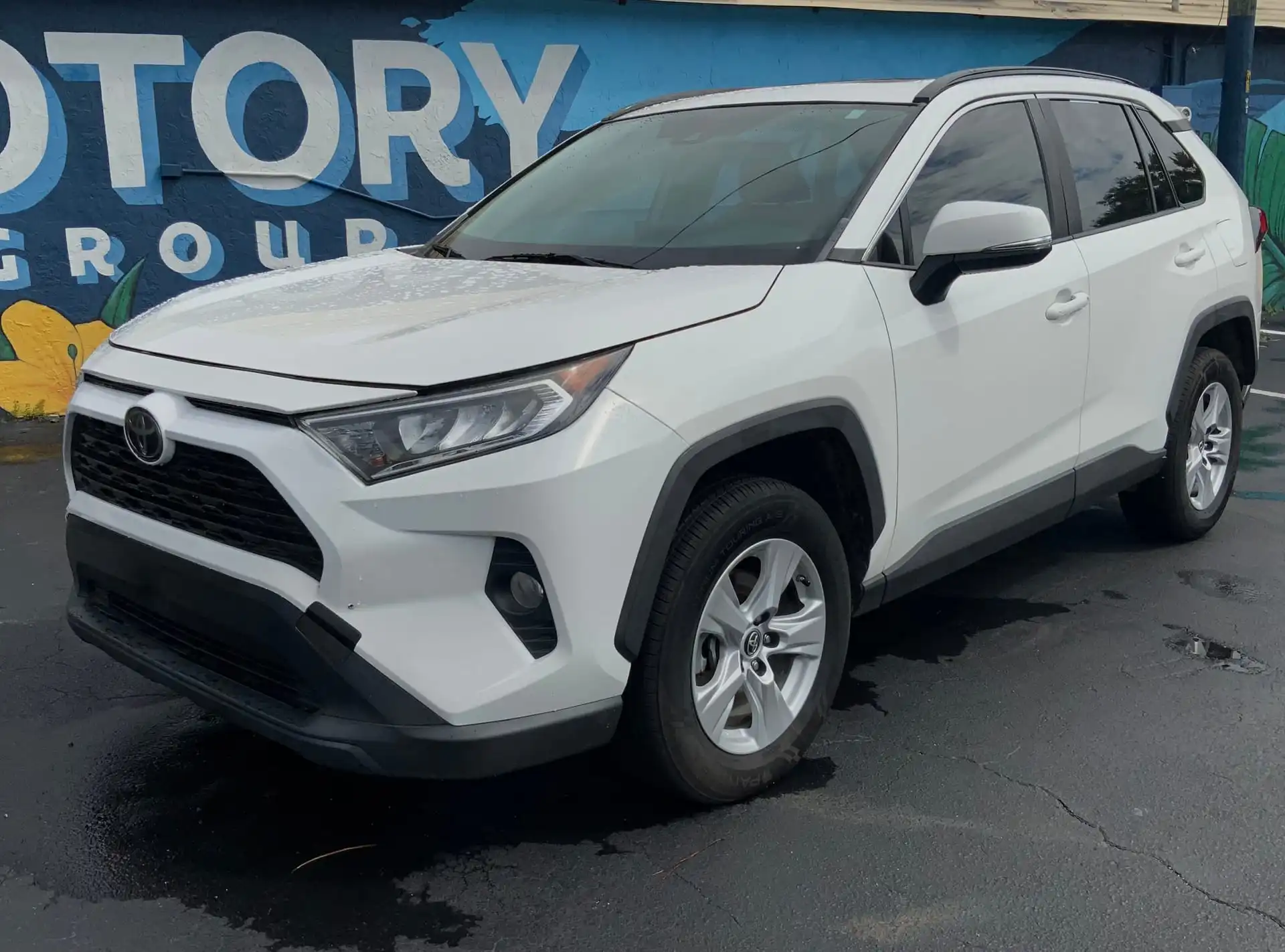 2019 Toyota RAV4 XLE FWD's photo