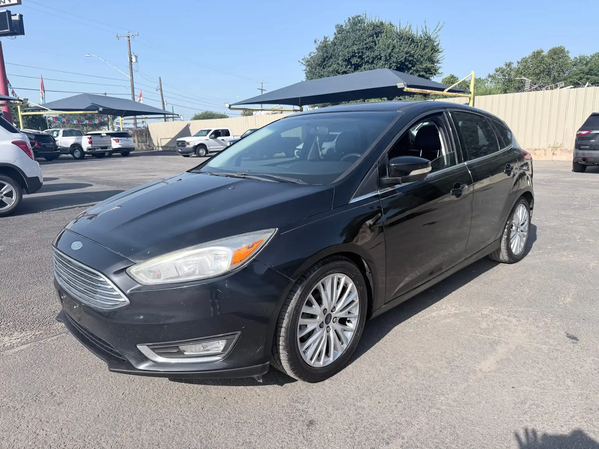 2017 Ford Focus 5 Door Hatch Titanium's photo