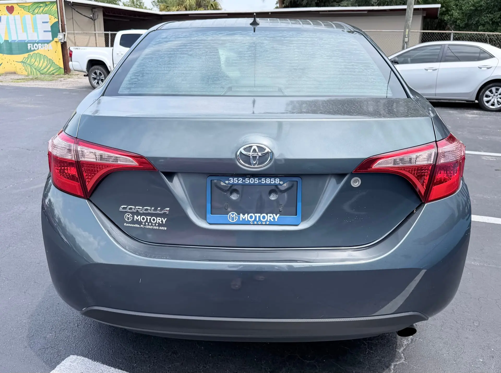 2015 Toyota Corolla LE AT photo 3