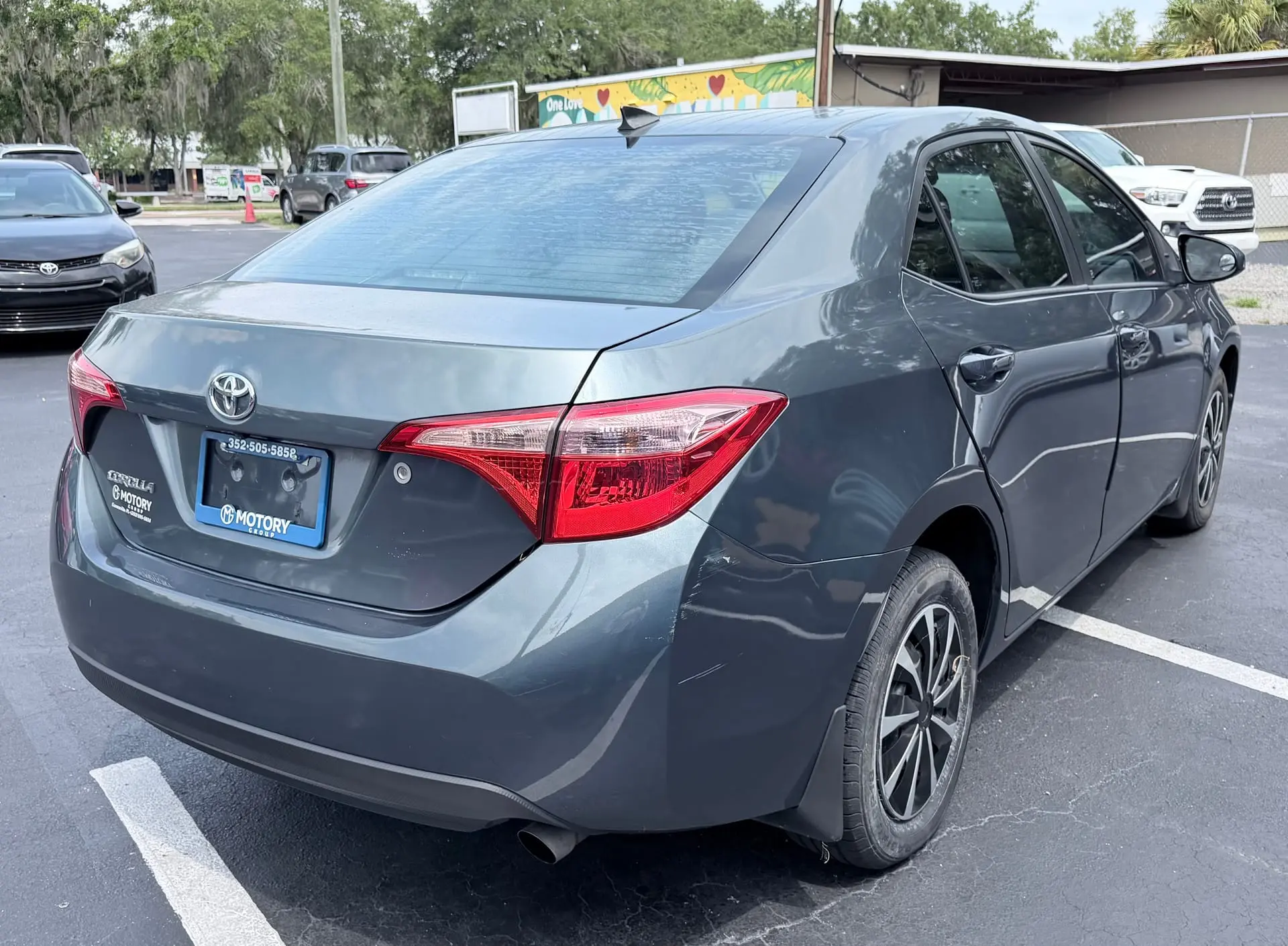 2015 Toyota Corolla LE AT photo 4