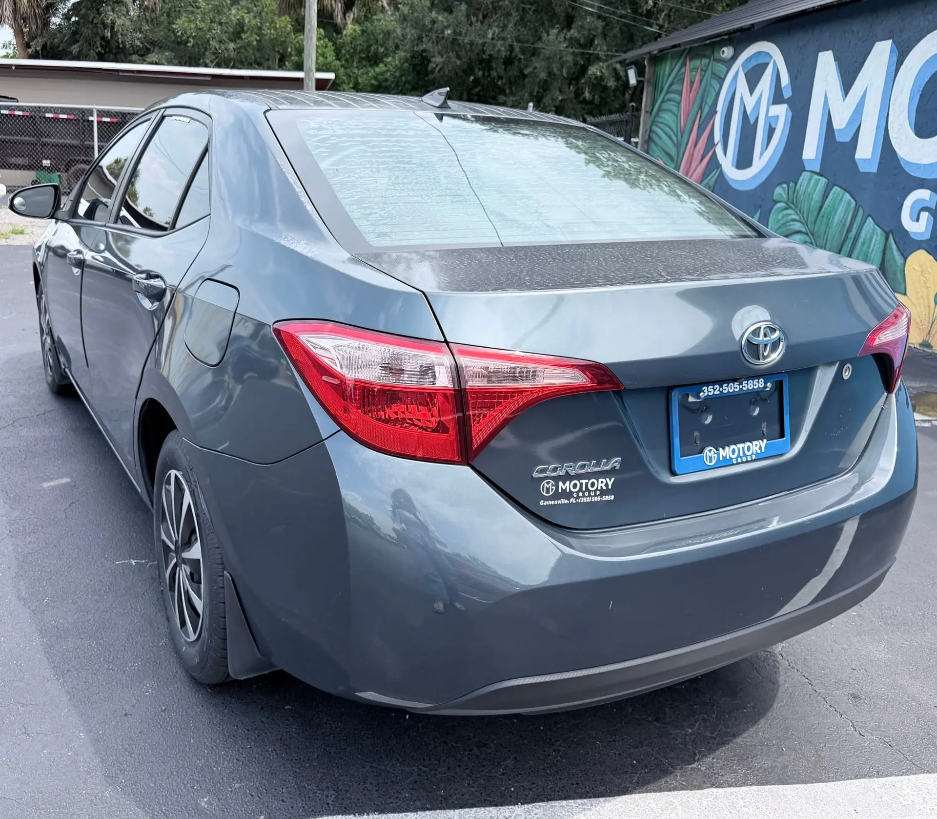 2015 Toyota Corolla LE AT photo 5