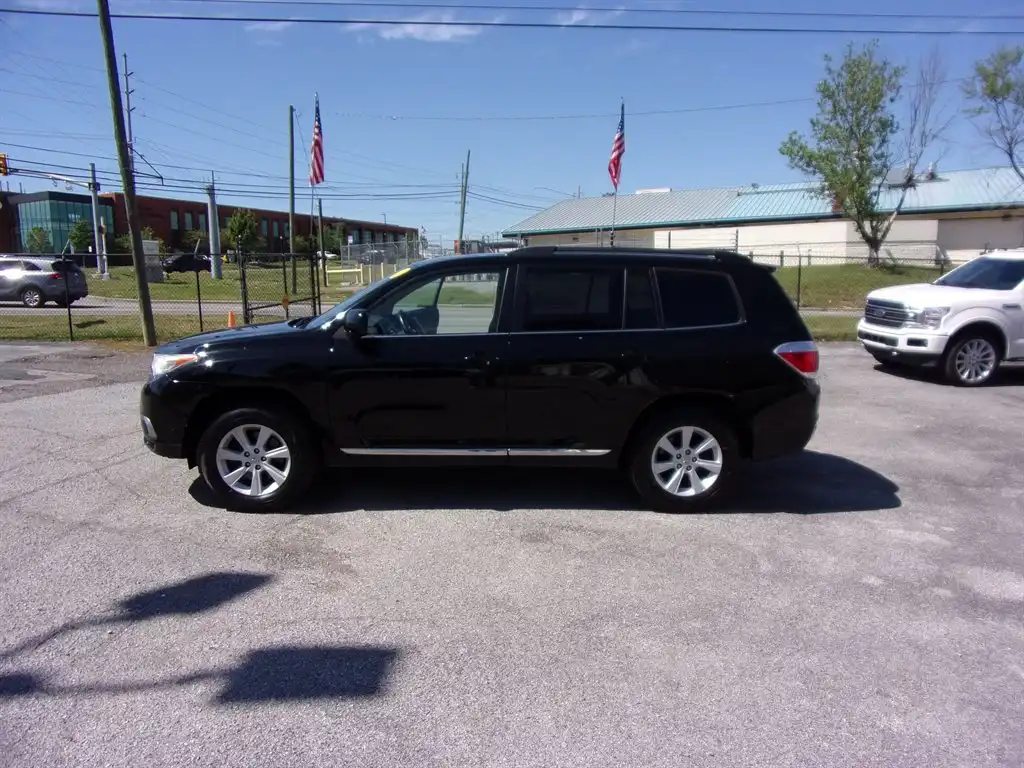 2013 Toyota Highlander Plus V6's photo