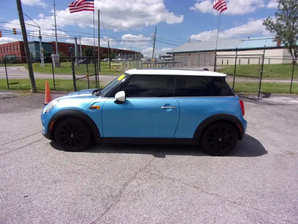 2015 MINI Cooper Base's photo