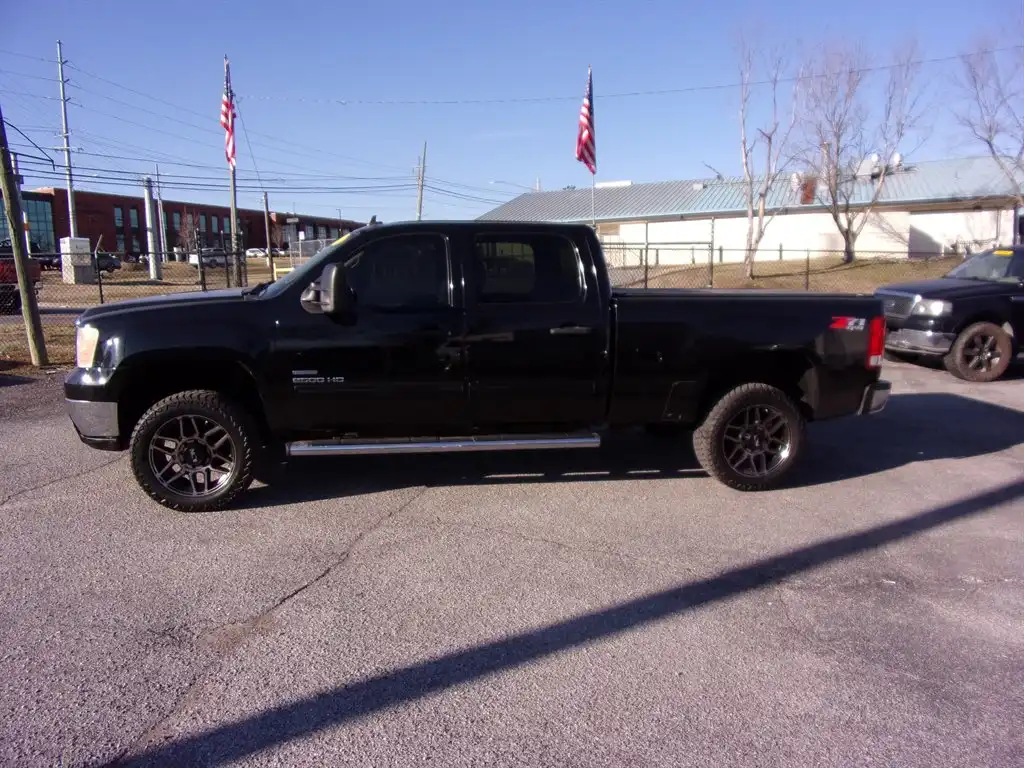 2010 GMC Sierra 4WD Crew Cab 6.5ft SLE's photo