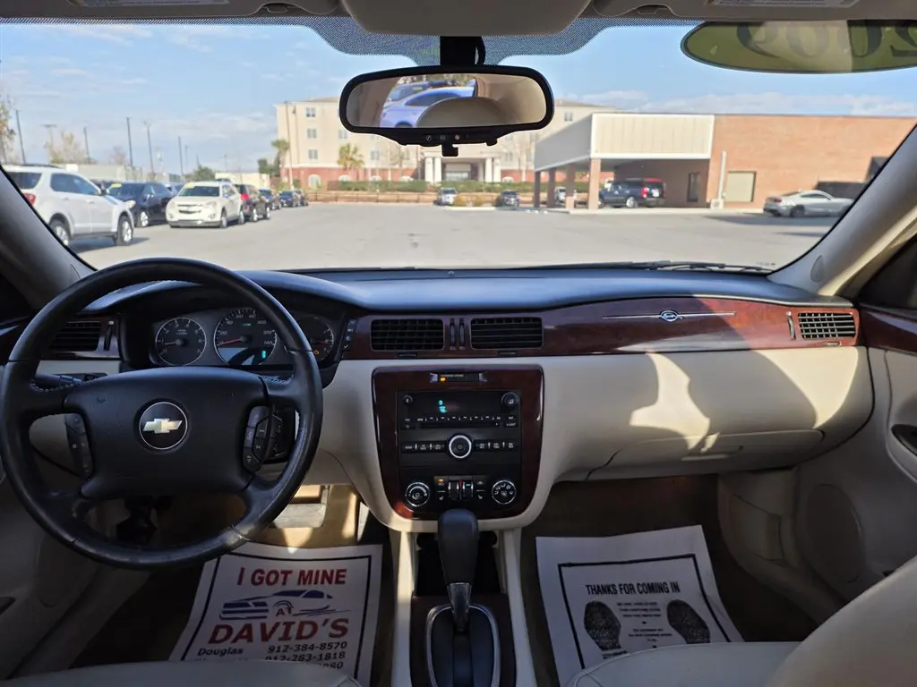 2009 Chevrolet Impala 2LT photo 4