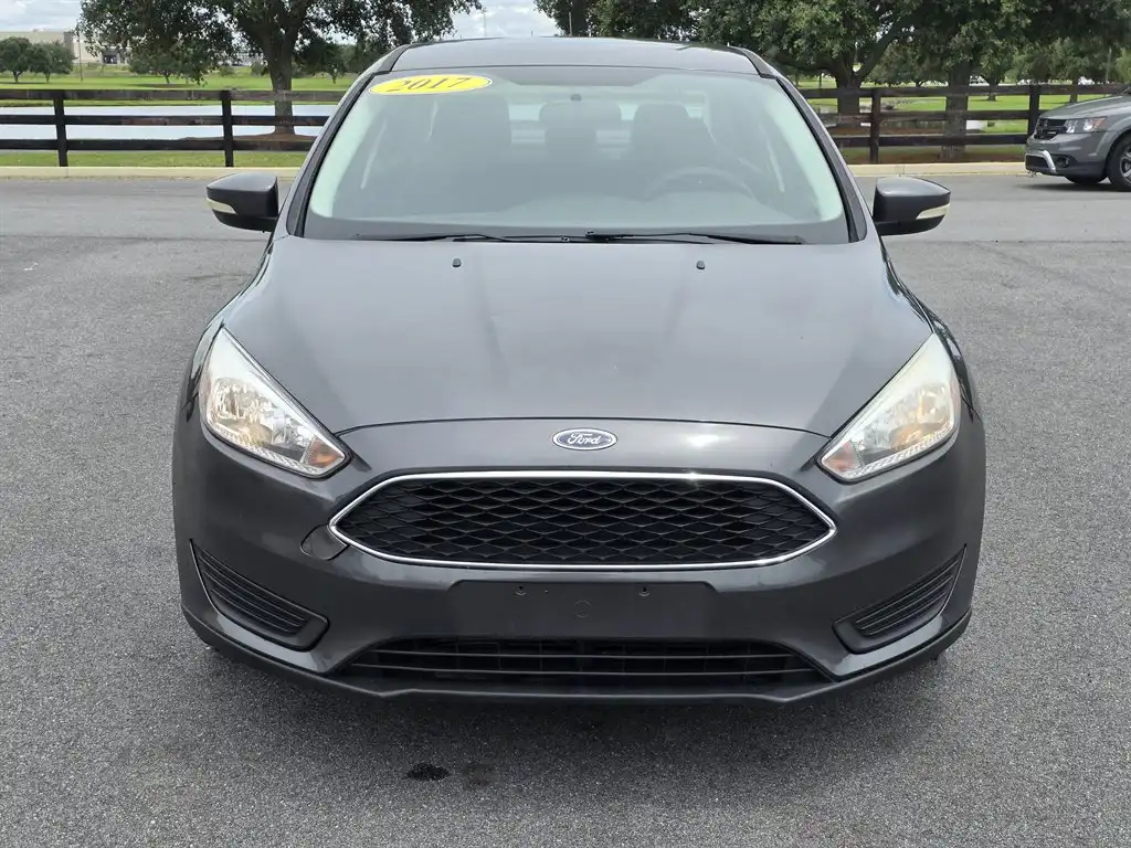 2017 Ford Focus Sedan SE's photo