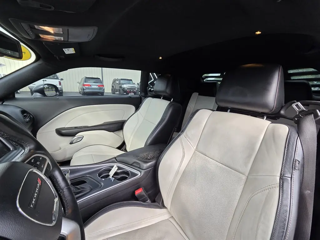 2015 Dodge Challenger SXT Plus photo 5