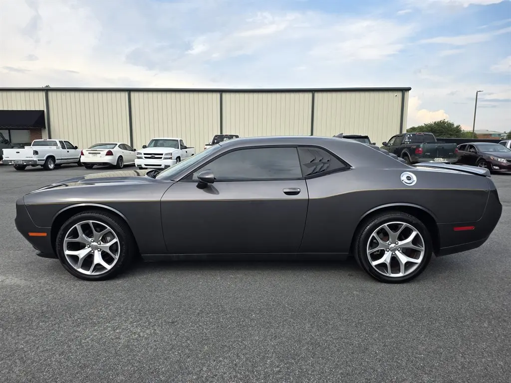 2015 Dodge Challenger SXT Plus photo 3