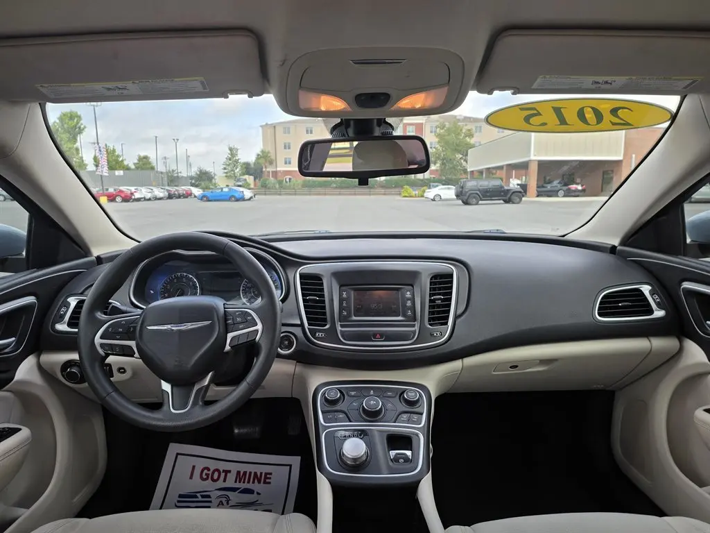 2015 Chrysler 200 Limited photo 4