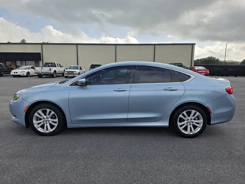 2015 Chrysler 200 Limited photo 3