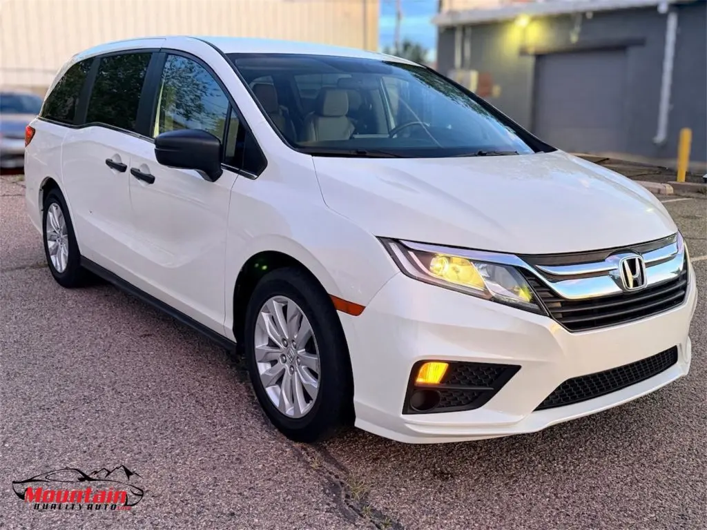 2019 Honda Odyssey LX photo 3