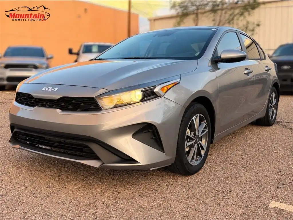 2023 Kia Forte LXS Auto's photo