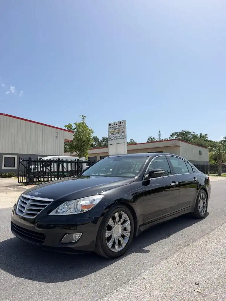 2011 Hyundai Genesis 3.8's photo