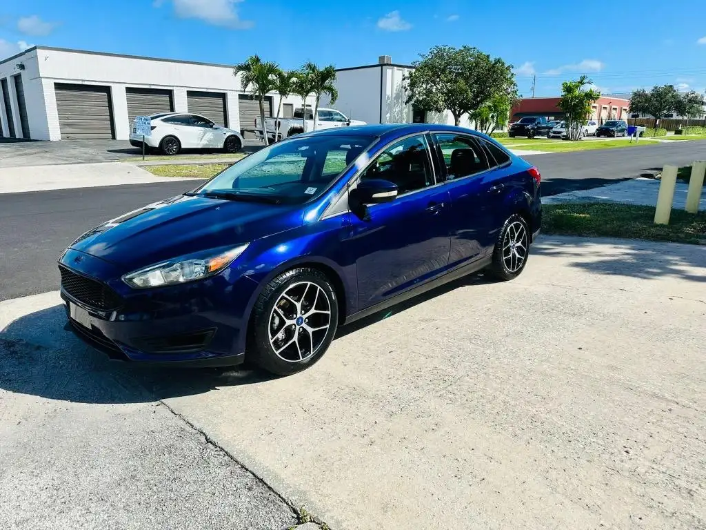 2017 Ford Focus Sedan S's photo