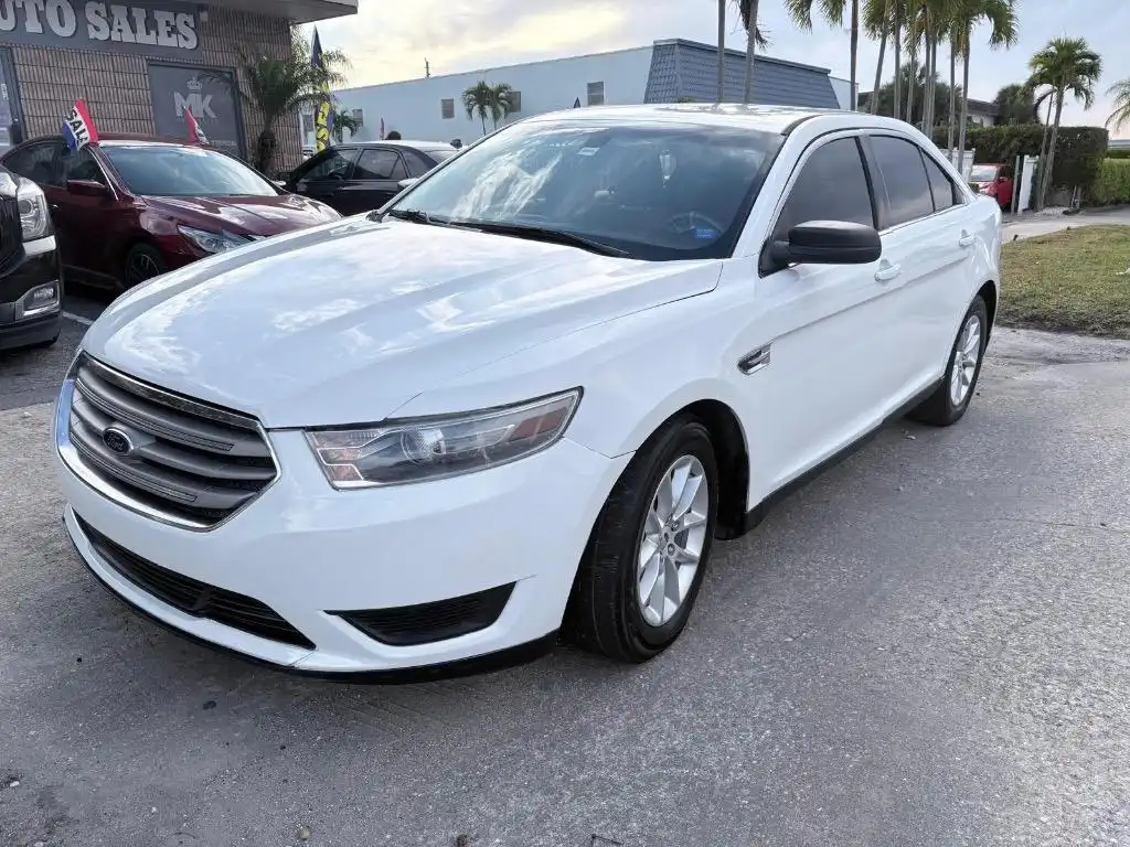2014 Ford Taurus SE FWD's photo