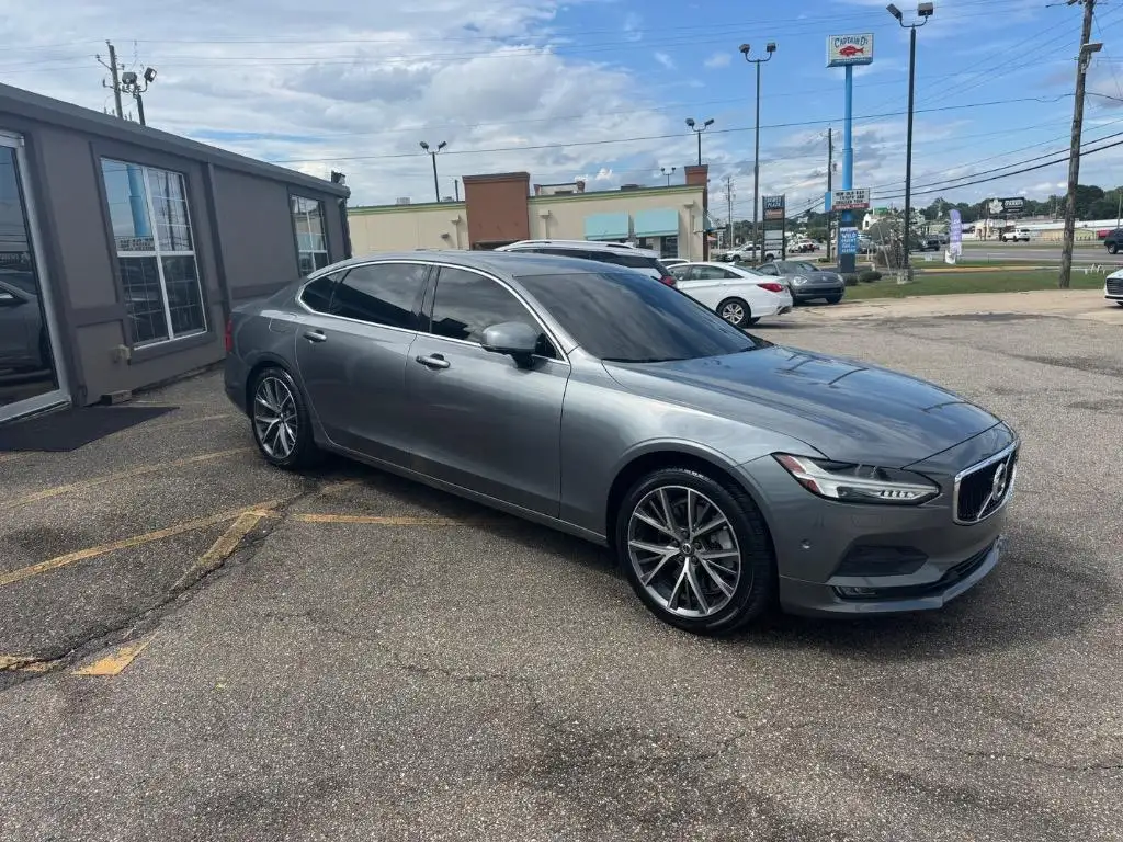 2018 Volvo S90 T6 Momentum AWD's photo